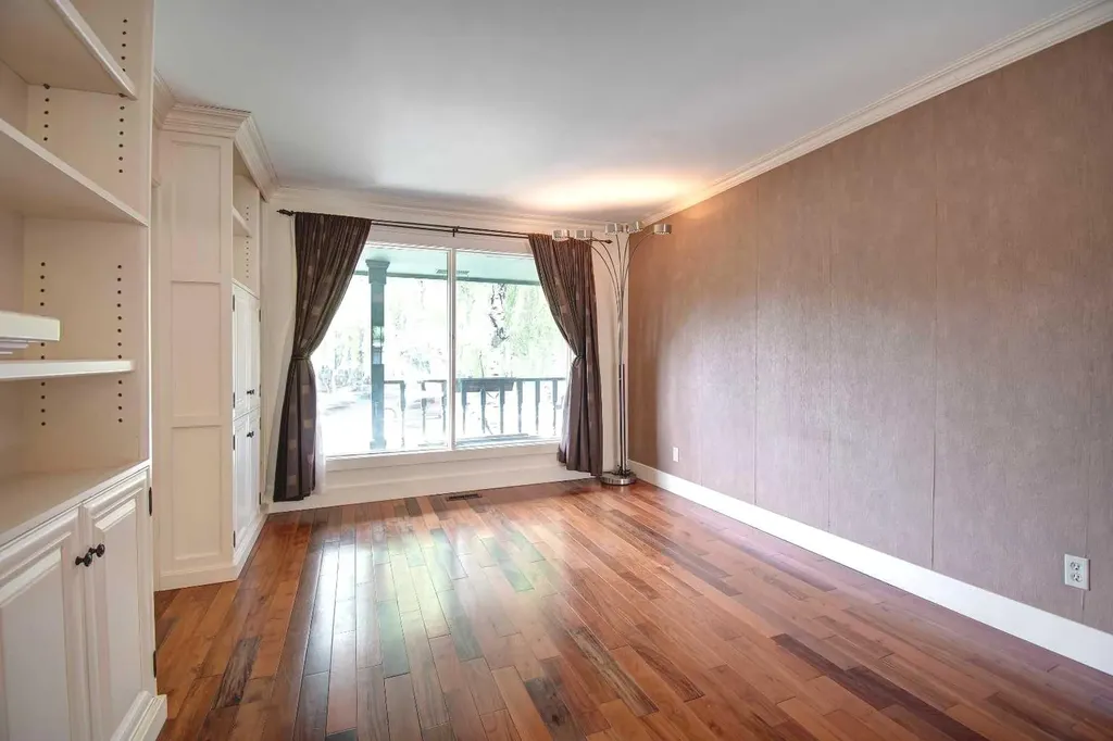 294 Southampton Drive SW Calgary AB T2W 0V8