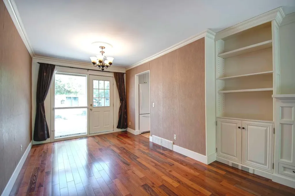 294 Southampton Drive SW Calgary AB T2W 0V8