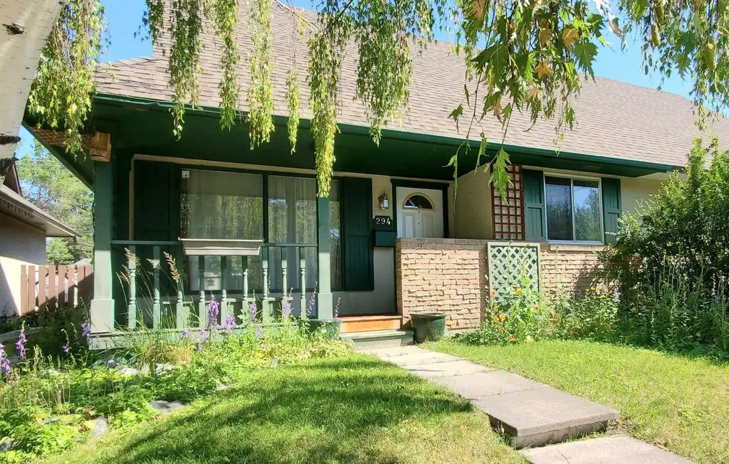 294 Southampton Drive SW Calgary AB T2W 0V8