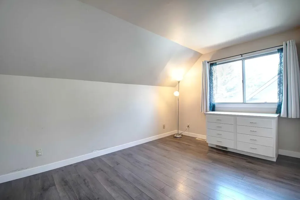294 Southampton Drive SW Calgary AB T2W 0V8