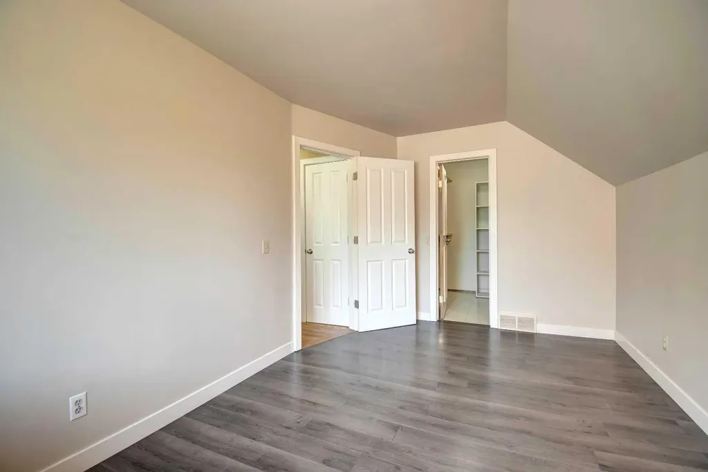 294 Southampton Drive SW Calgary AB T2W 0V8