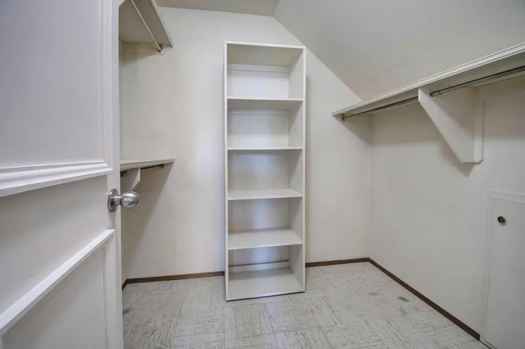 294 Southampton Drive SW Calgary AB T2W 0V8