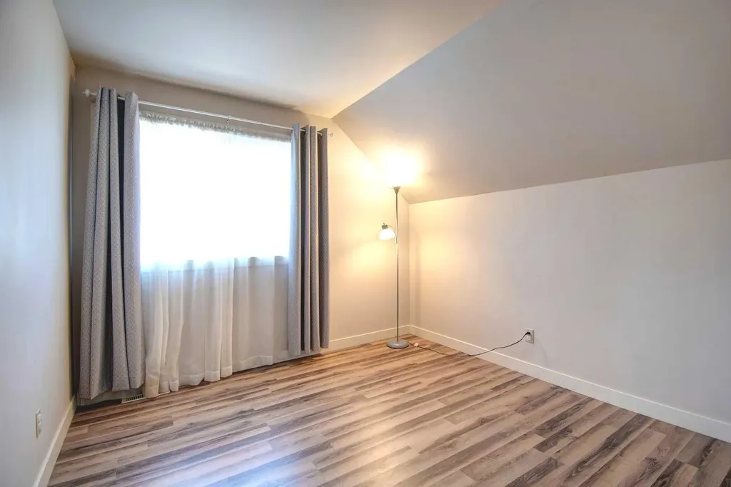 294 Southampton Drive SW Calgary AB T2W 0V8