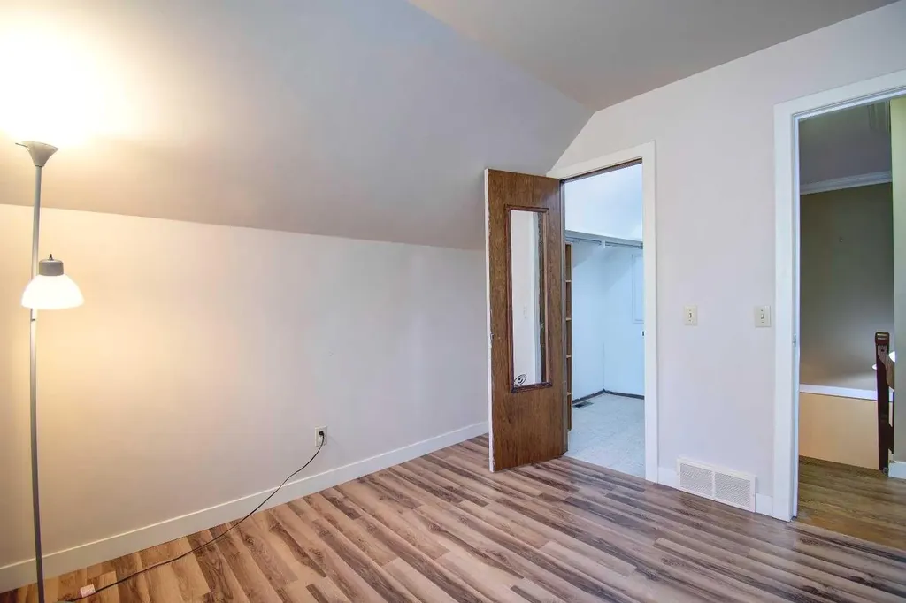 294 Southampton Drive SW Calgary AB T2W 0V8
