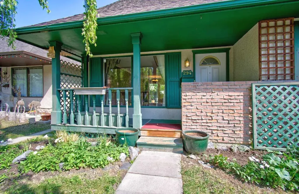 294 Southampton Drive SW Calgary AB T2W 0V8