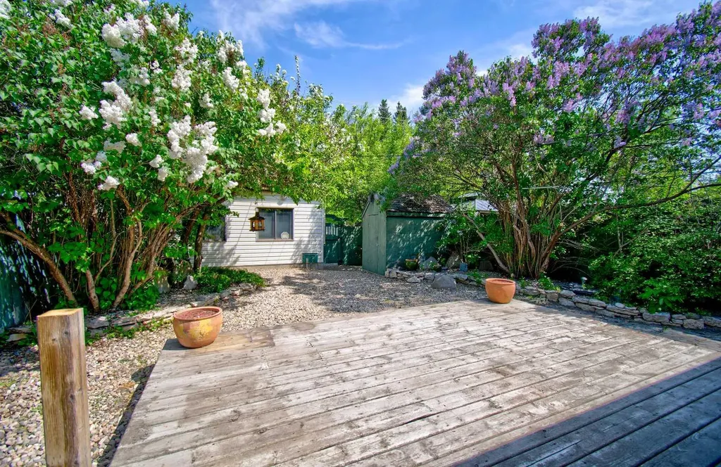 294 Southampton Drive SW Calgary AB T2W 0V8