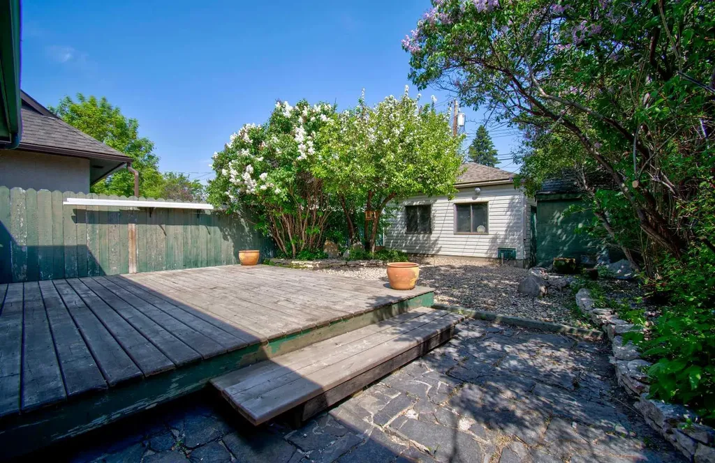 294 Southampton Drive SW Calgary AB T2W 0V8