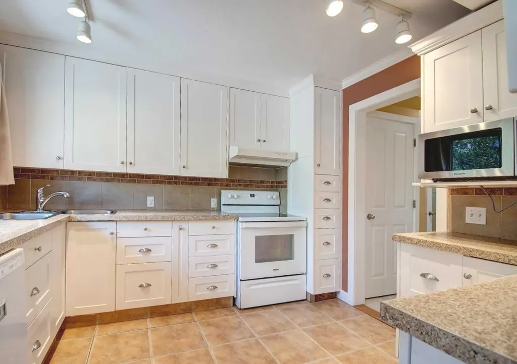 294 Southampton Drive SW Calgary AB T2W 0V8