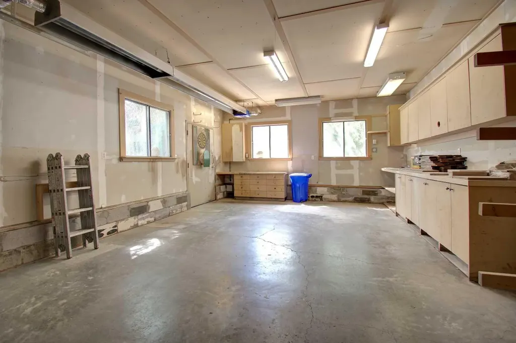 294 Southampton Drive SW Calgary AB T2W 0V8