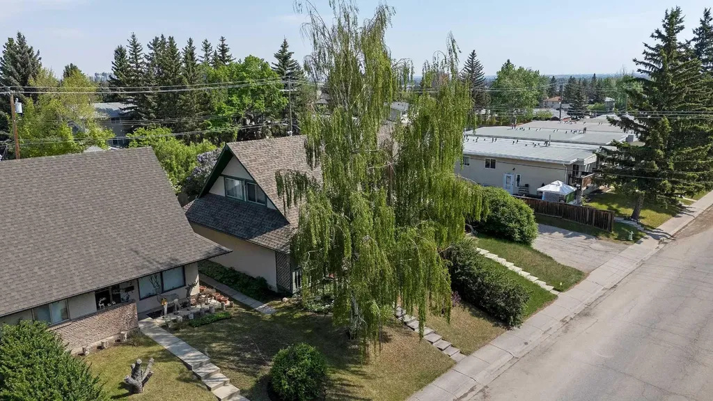 294 Southampton Drive SW Calgary AB T2W 0V8