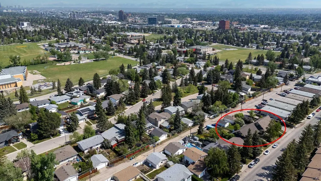 294 Southampton Drive SW Calgary AB T2W 0V8