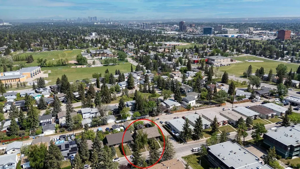 294 Southampton Drive SW Calgary AB T2W 0V8