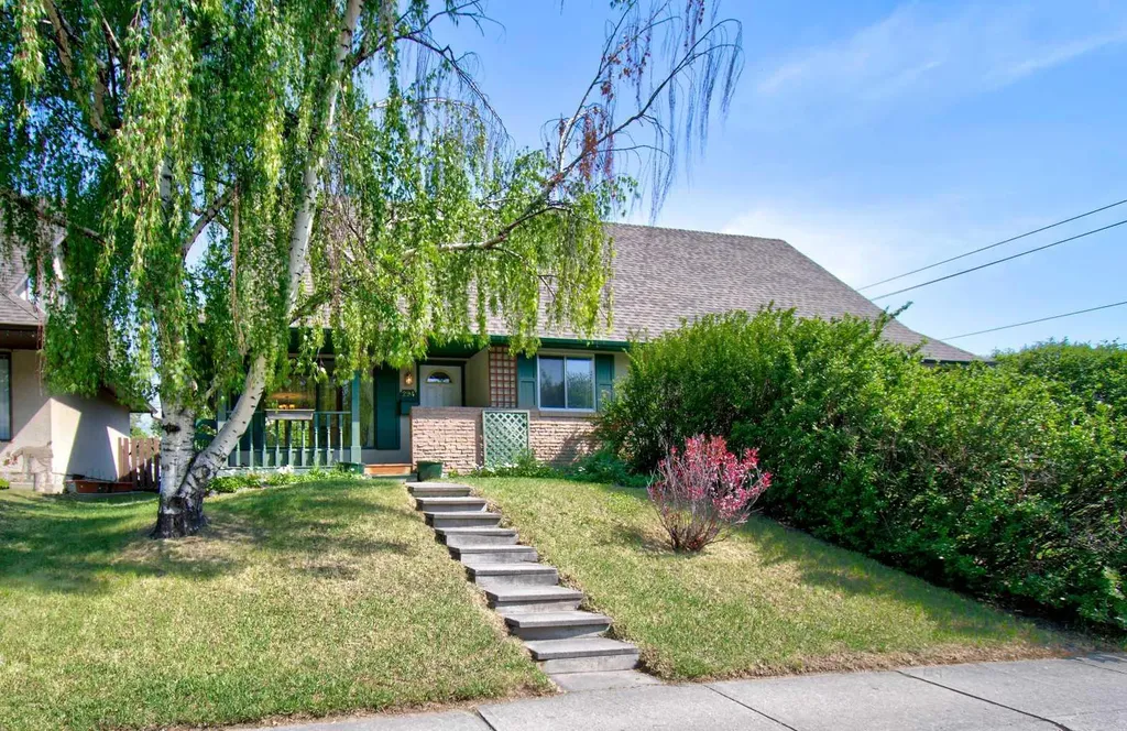 294 Southampton Drive SW Calgary AB T2W 0V8