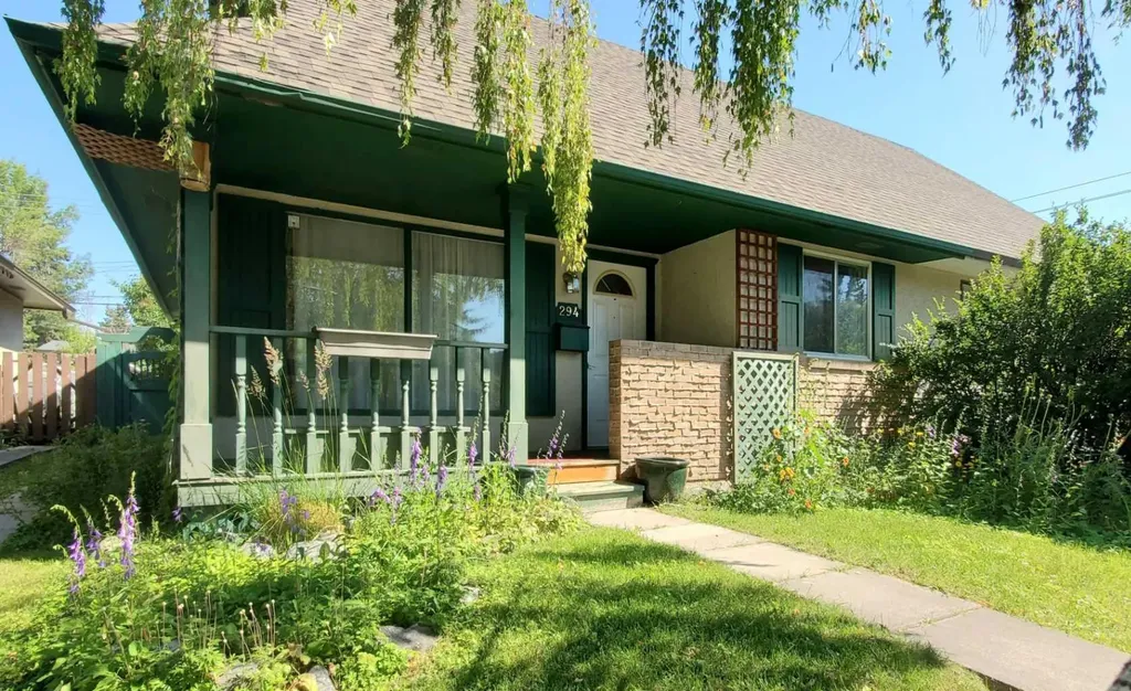 294 Southampton Drive SW Calgary AB T2W 0V8