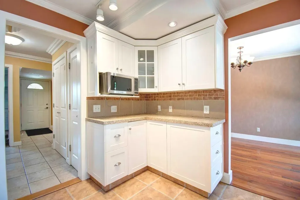 294 Southampton Drive SW Calgary AB T2W 0V8