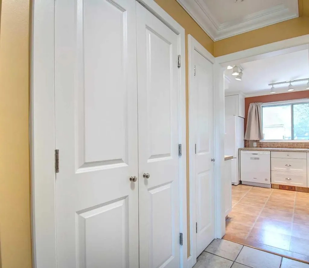 294 Southampton Drive SW Calgary AB T2W 0V8