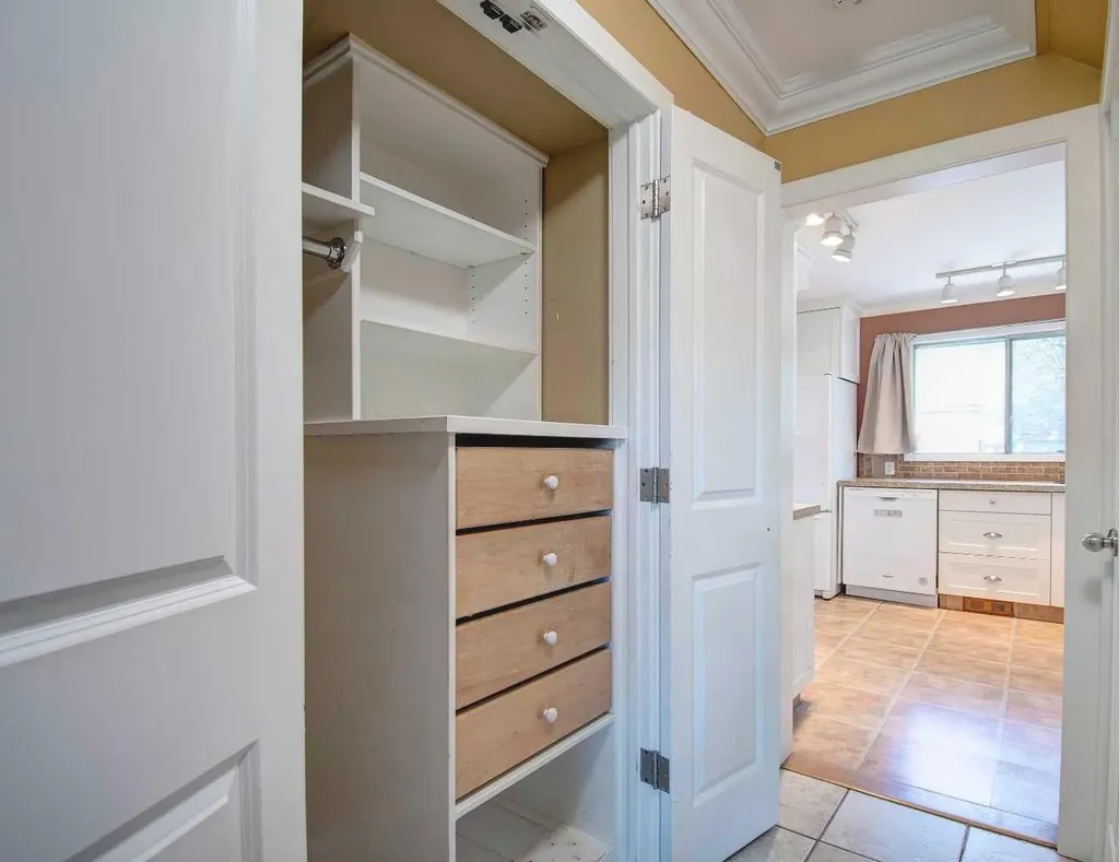 294 Southampton Drive SW Calgary AB T2W 0V8