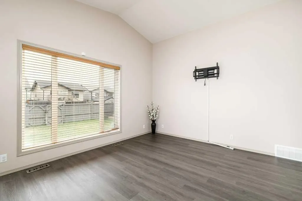 15 Kirton Close Red Deer AB T4P4E9