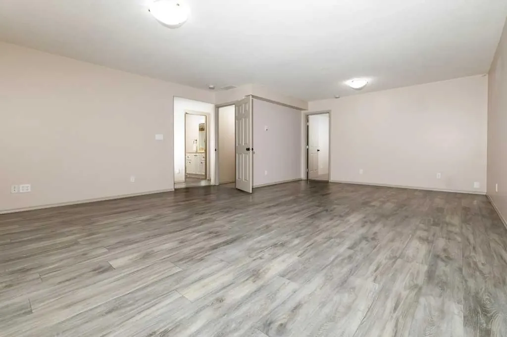 15 Kirton Close Red Deer AB T4P4E9