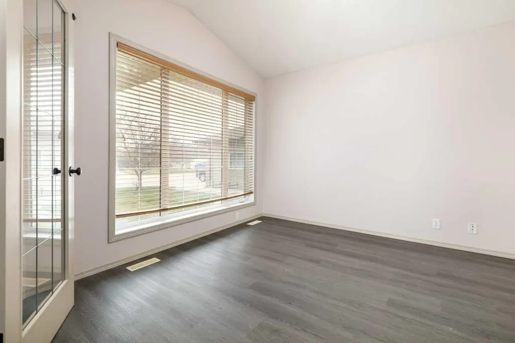 15 Kirton Close Red Deer AB T4P4E9
