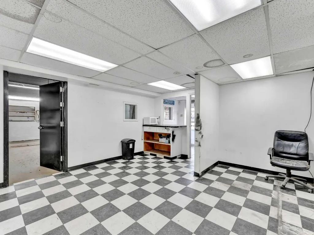 1137 & 1139 Kingsway Avenue SE Medicine Hat AB T1A2Y1