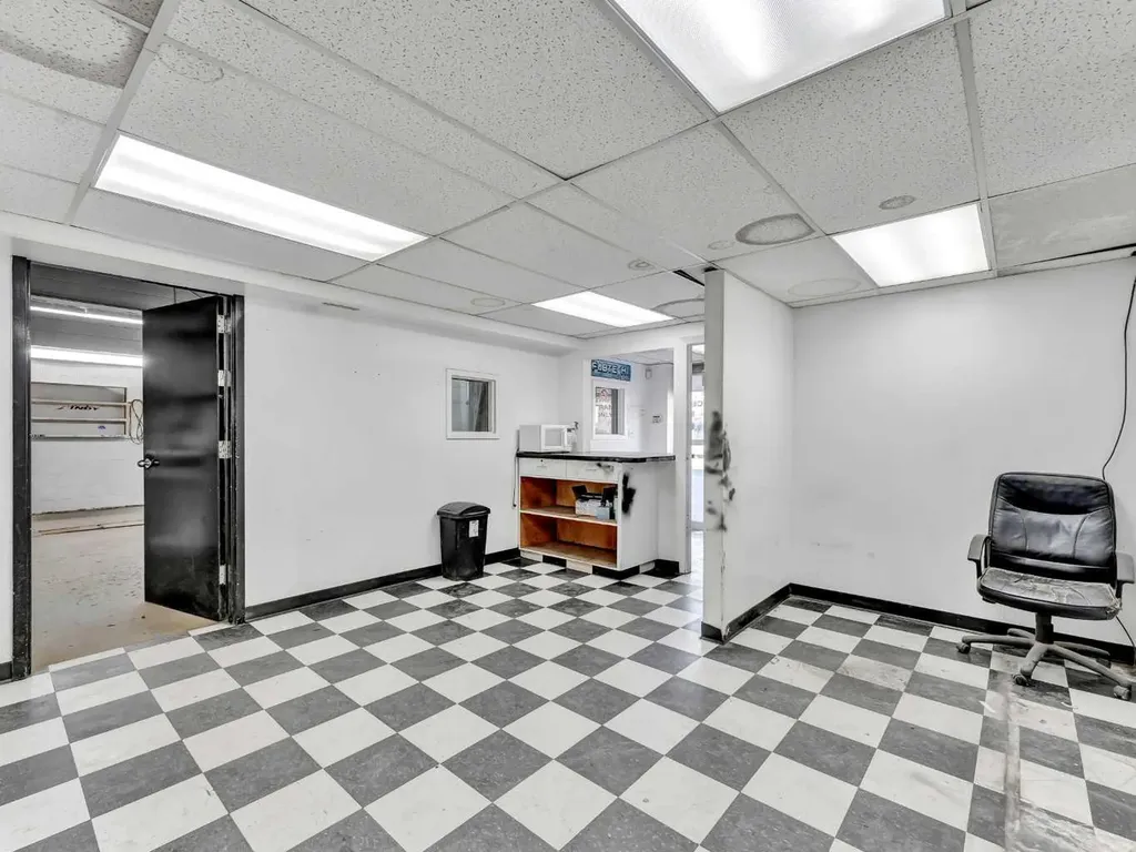 1137 & 1139 Kingsway Avenue SE Medicine Hat AB T1A2Y1