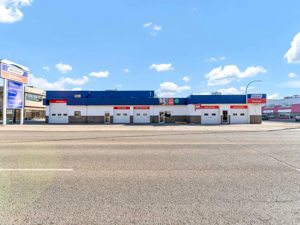 1137 & 1139 Kingsway Avenue SE Medicine Hat AB T1A2Y1