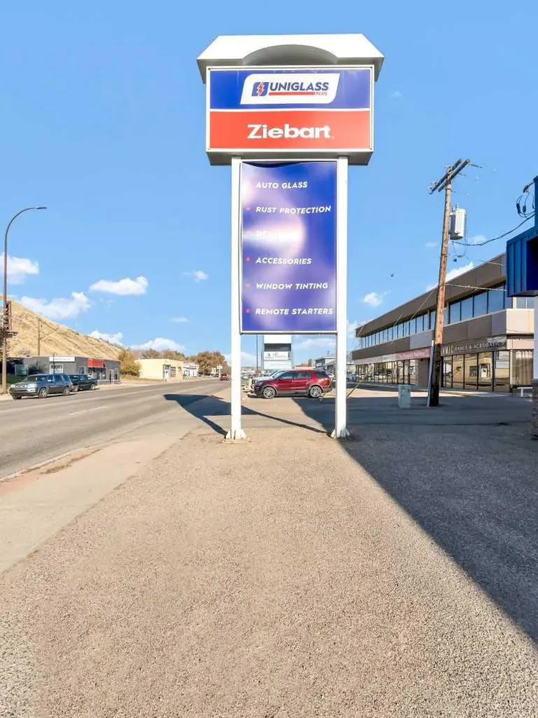 1137 & 1139 Kingsway Avenue SE Medicine Hat AB T1A2Y1