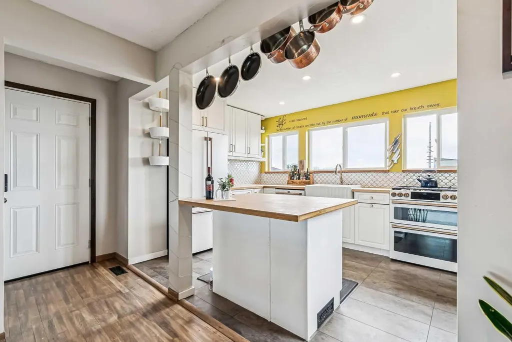 251045 Range Road 244 Rural Wheatland County AB T1P 0M2