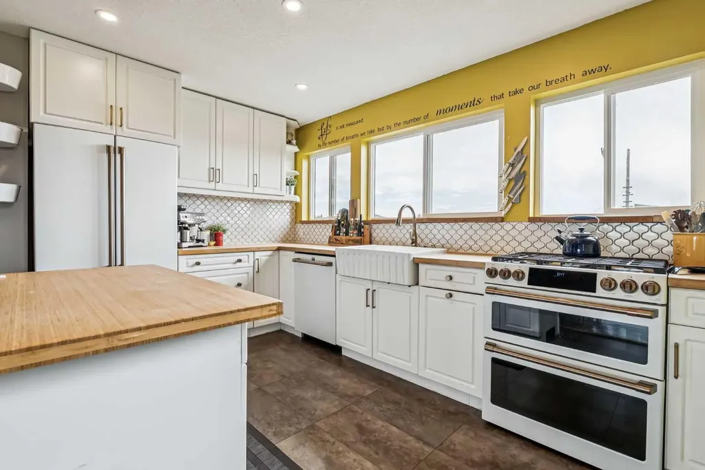 251045 Range Road 244 Rural Wheatland County AB T1P 0M2