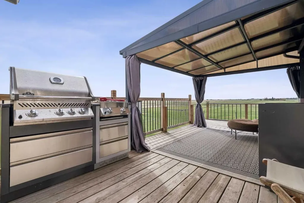 251045 Range Road 244 Rural Wheatland County AB T1P 0M2