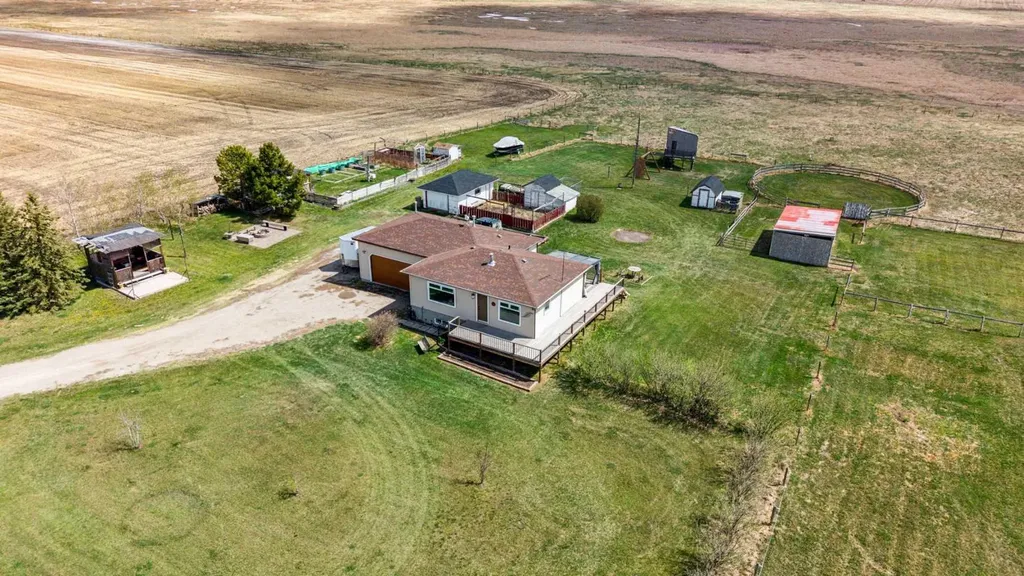 251045 Range Road 244 Rural Wheatland County AB T1P 0M2
