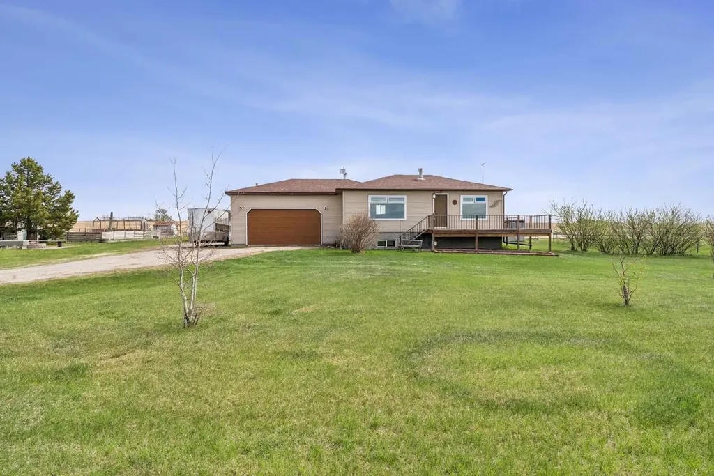 251045 Range Road 244 Rural Wheatland County AB T1P 0M2