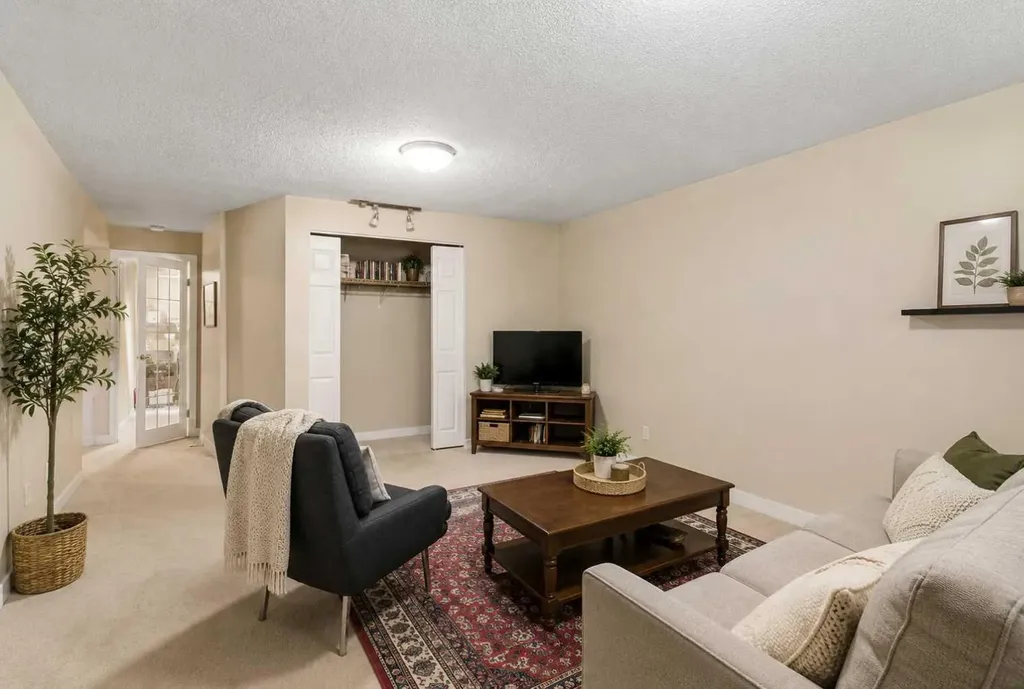 1211 Rosehill Drive NW Calgary AB T2K 1L9