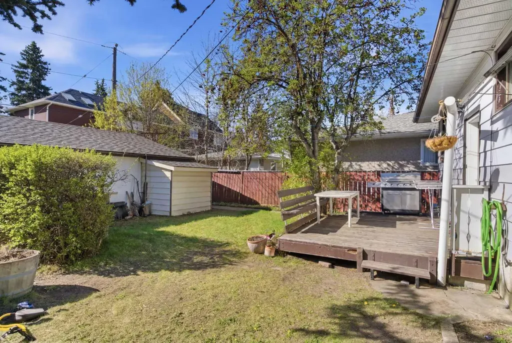 1211 Rosehill Drive NW Calgary AB T2K 1L9