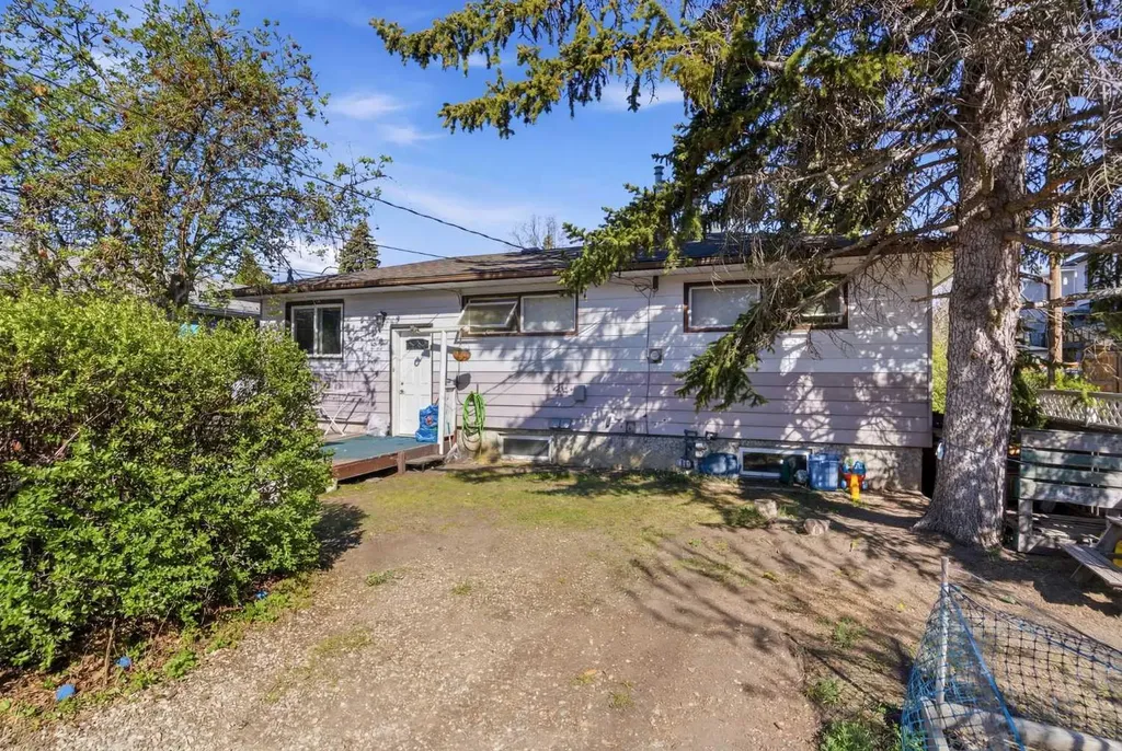 1211 Rosehill Drive NW Calgary AB T2K 1L9
