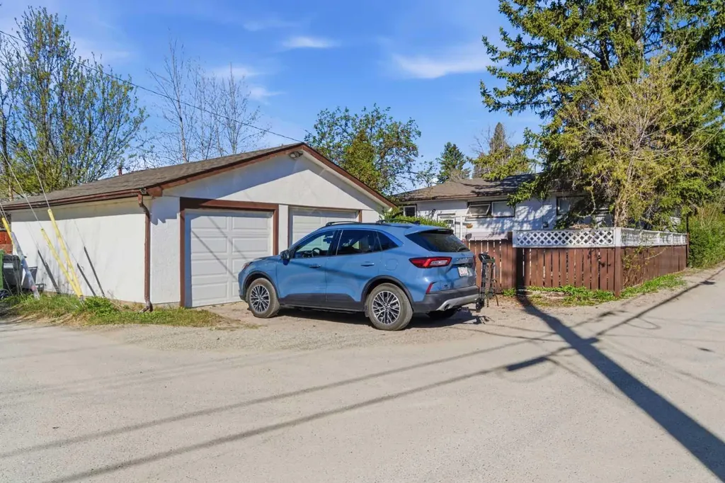 1211 Rosehill Drive NW Calgary AB T2K 1L9
