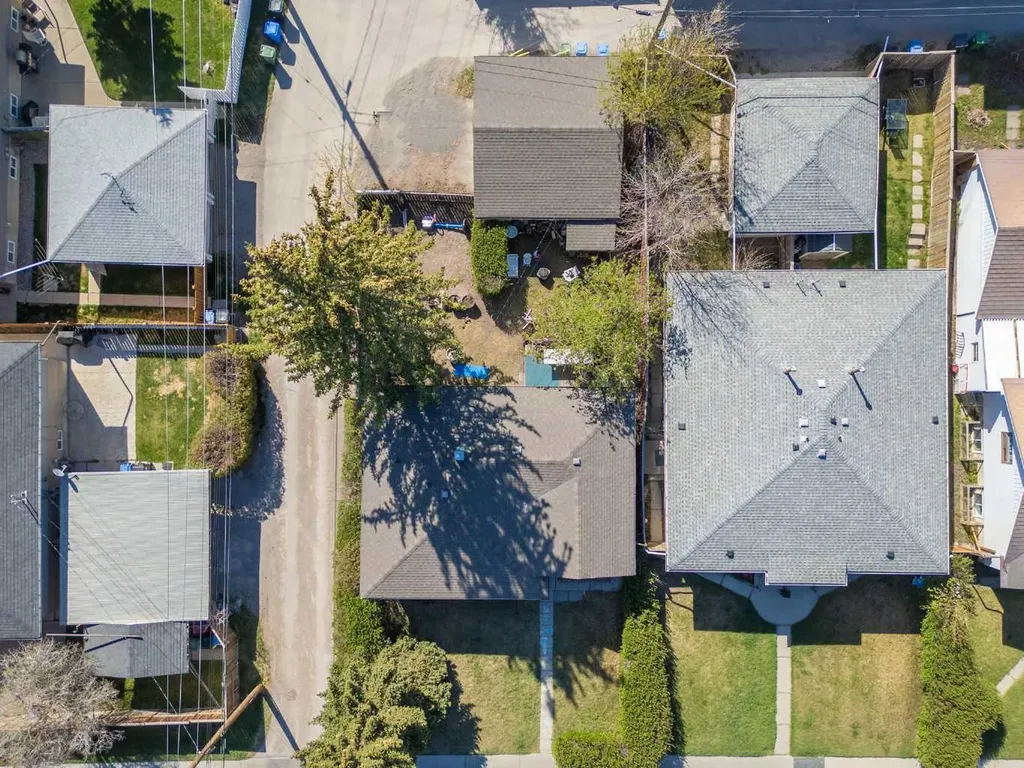 1211 Rosehill Drive NW Calgary AB T2K 1L9
