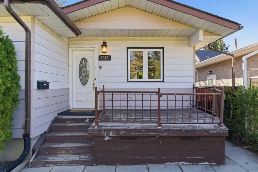 1211 Rosehill Drive NW Calgary AB T2K 1L9
