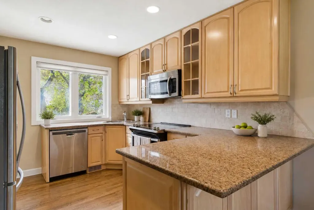 1211 Rosehill Drive NW Calgary AB T2K 1L9