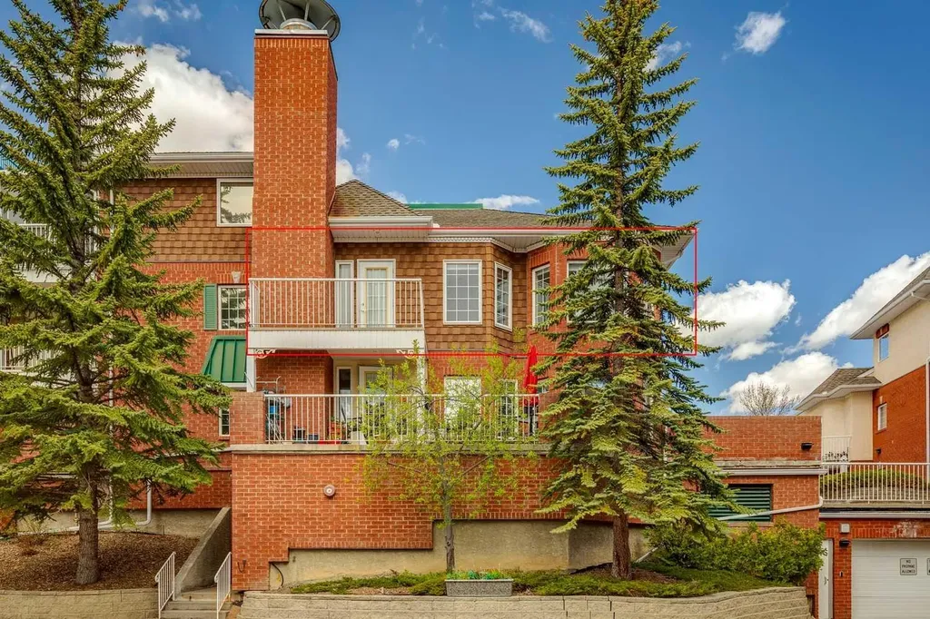 1213 Sienna Park Green SW Calgary AB T3H 3N7