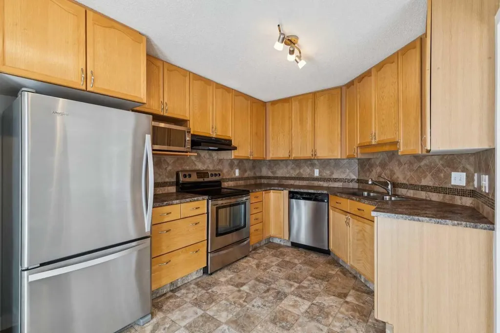 1213 Sienna Park Green SW Calgary AB T3H 3N7
