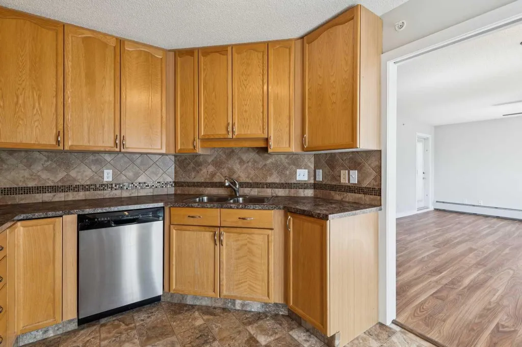 1213 Sienna Park Green SW Calgary AB T3H 3N7
