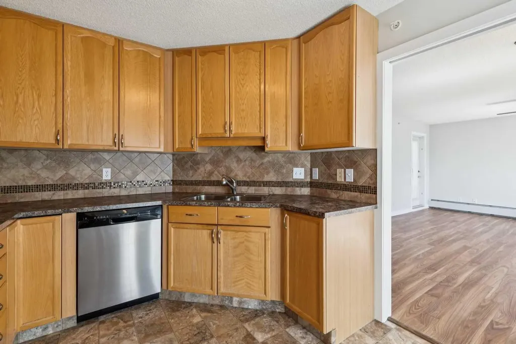 1213 Sienna Park Green SW Calgary AB T3H 3N7