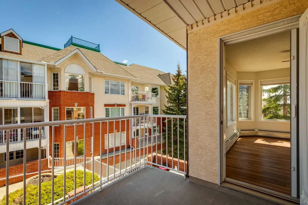 1213 Sienna Park Green SW Calgary AB T3H 3N7