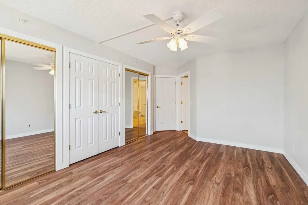 1213 Sienna Park Green SW Calgary AB T3H 3N7