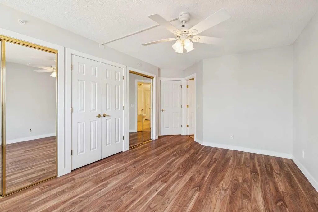 1213 Sienna Park Green SW Calgary AB T3H 3N7