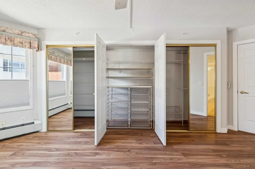 1213 Sienna Park Green SW Calgary AB T3H 3N7