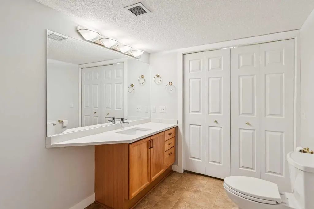 1213 Sienna Park Green SW Calgary AB T3H 3N7