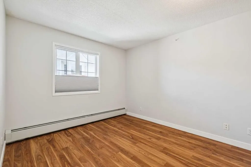 1213 Sienna Park Green SW Calgary AB T3H 3N7